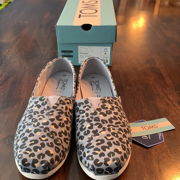 NIB TOMS Alpargata Grey Leopard Print, size 6, new with tags and box - Picture 5 of 6